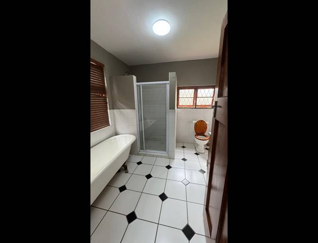 48M² BUSINESS TO LET IN SCOTTSVILLE